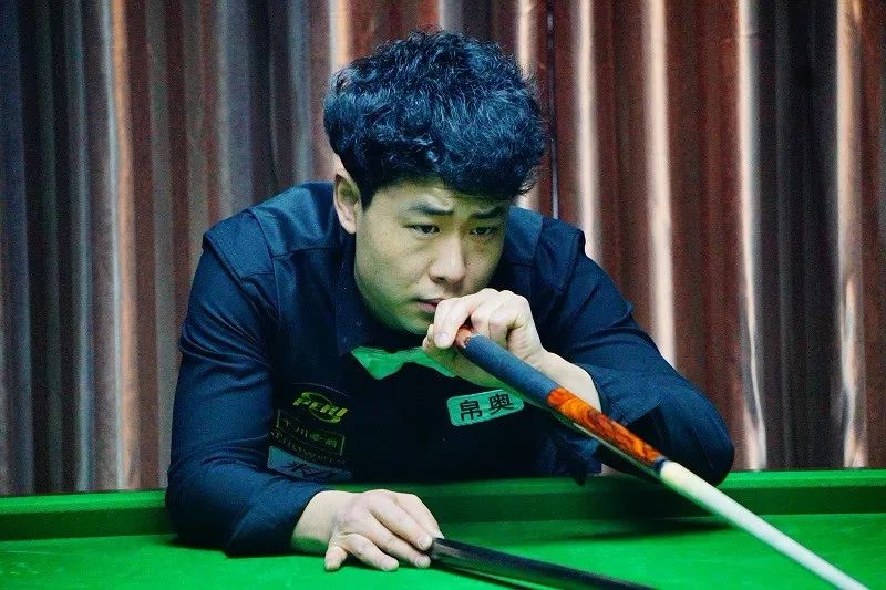 内马尔在接 内马尔在接